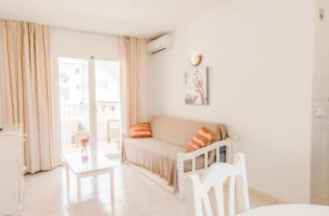 Apartamentos Torres Cardona Кала-Лонга Экстерьер фото