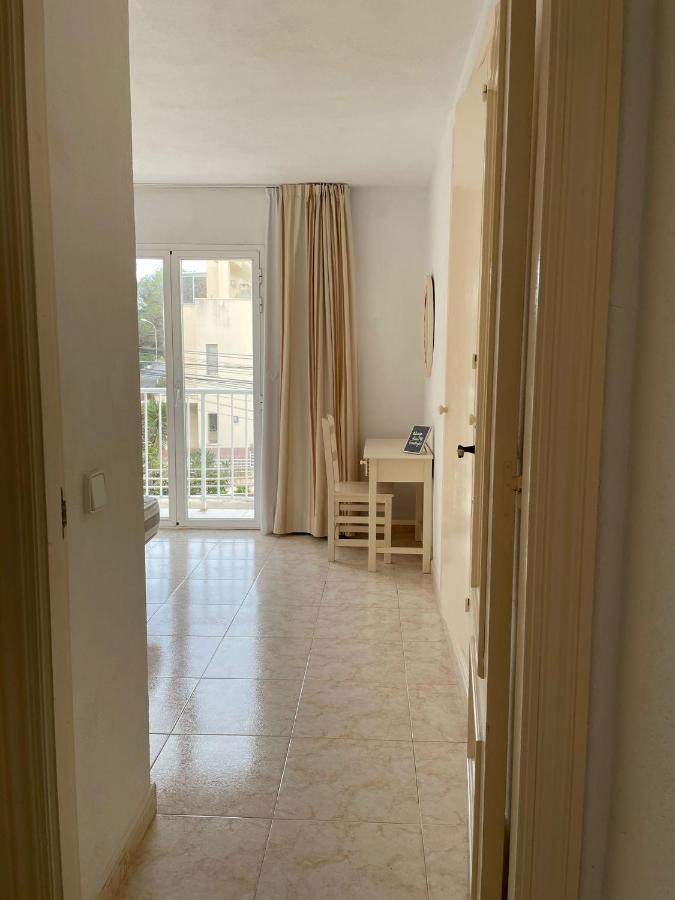 Apartamentos Torres Cardona Кала-Лонга Экстерьер фото