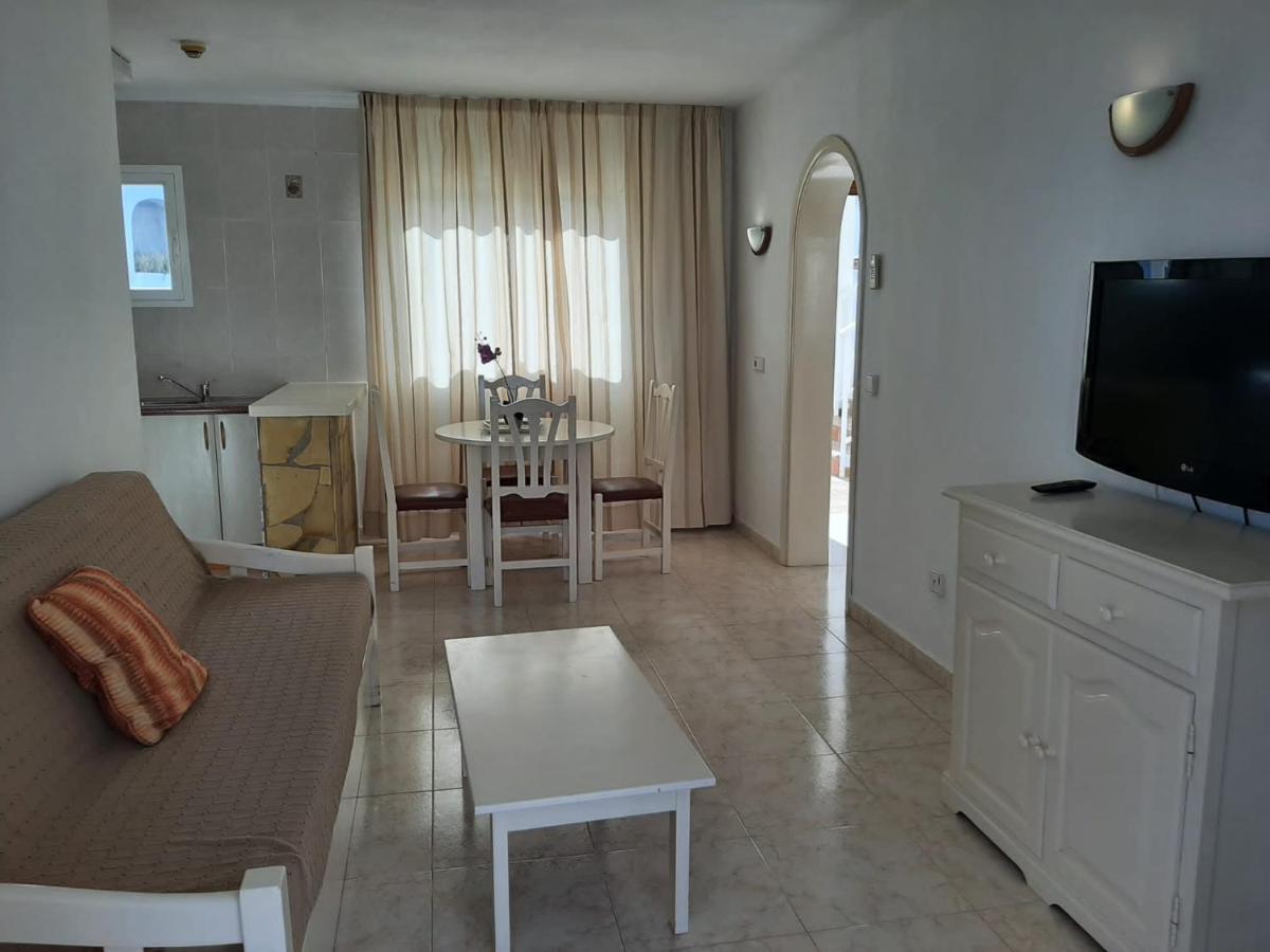Apartamentos Torres Cardona Кала-Лонга Экстерьер фото