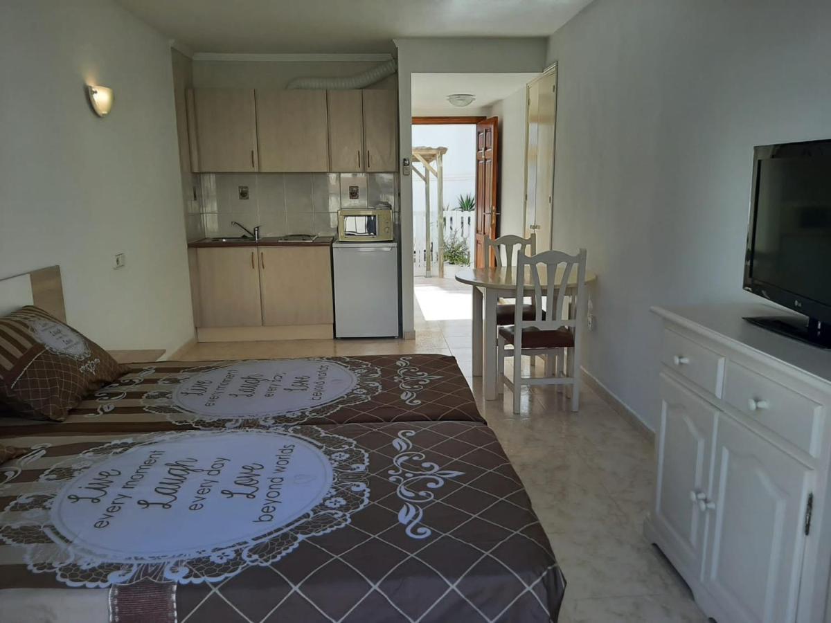 Apartamentos Torres Cardona Кала-Лонга Экстерьер фото